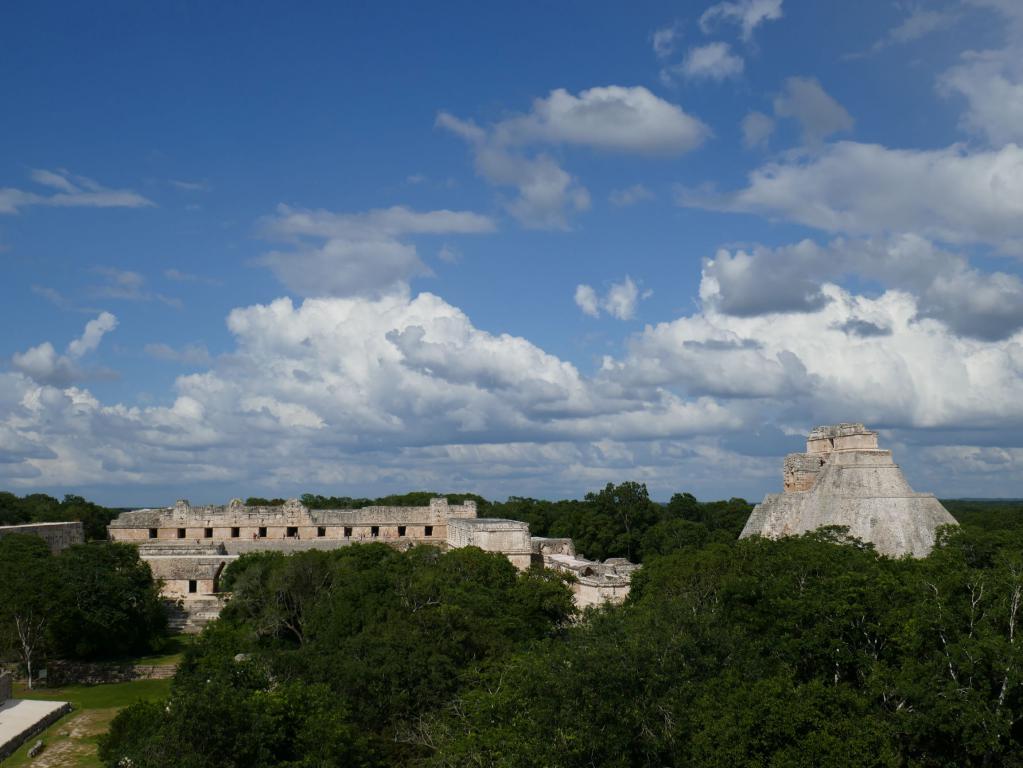 Cites archéologiques maya uxmal view Quel site Maya visiter au Yucatan ?