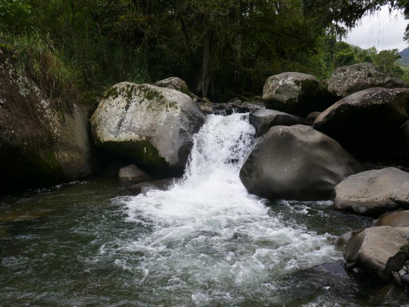 cascade orosi Back in Costa Rica : Volcan Irazu et la vallée d’Orosi !